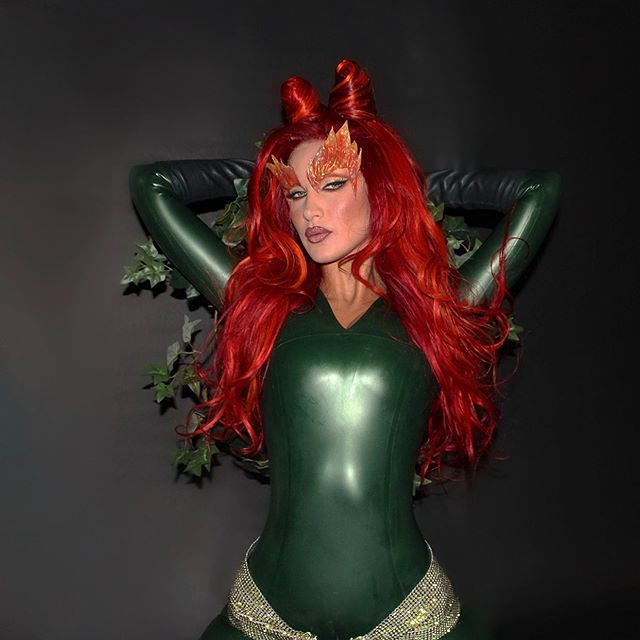 Bella Hadid halloween costume 2020